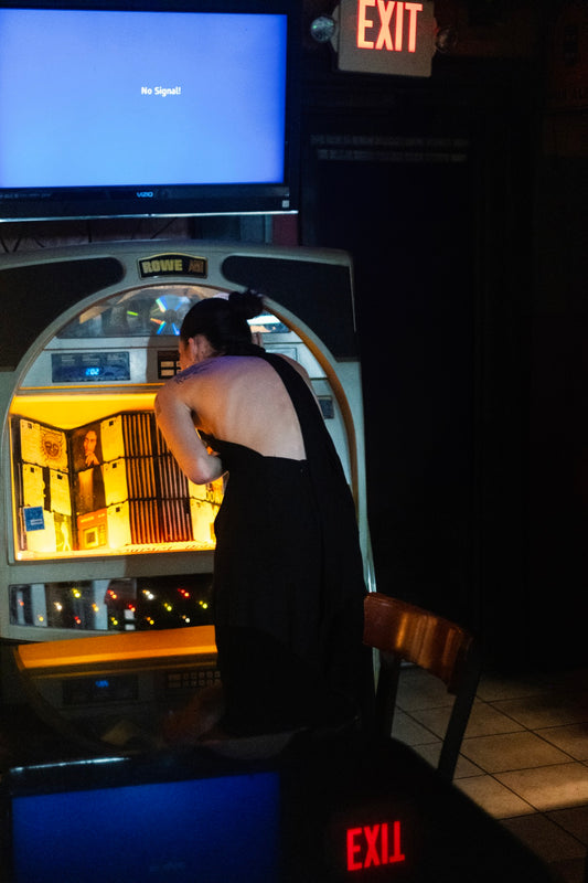 Billie Thomassin - exit no signal